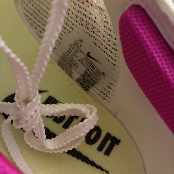 Athletic_Shoes